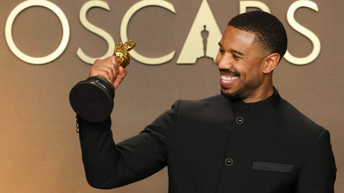 Michael B. Jordan, Oscar Heyecanını Hamburgerle Taçlandırdı!