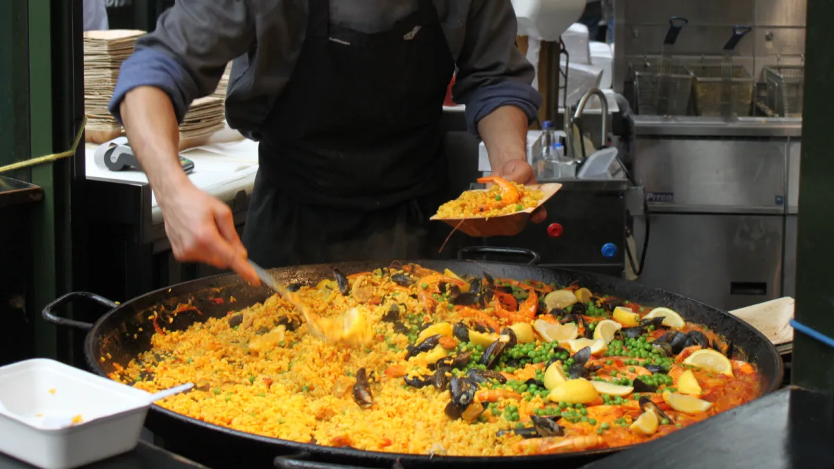 Türk Kullanıcı İspanyolların Tarifiyle Paella Pişirdi